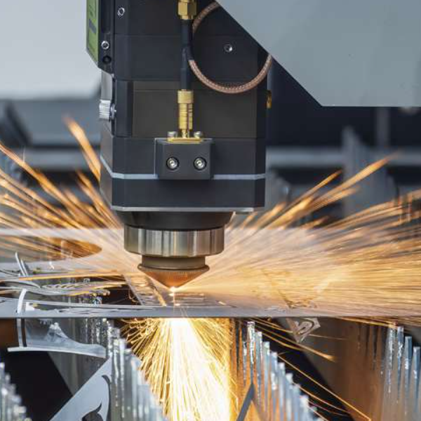 カスタムシートメタル製造：航空宇宙と自動車B2Bのニーズのための軽量で耐久性のあるソリューション