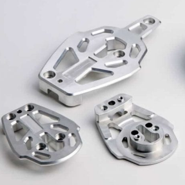 CNC Lathe vs. CNC Mill：どの機械加工プロセスがあなたの側に適していますか？