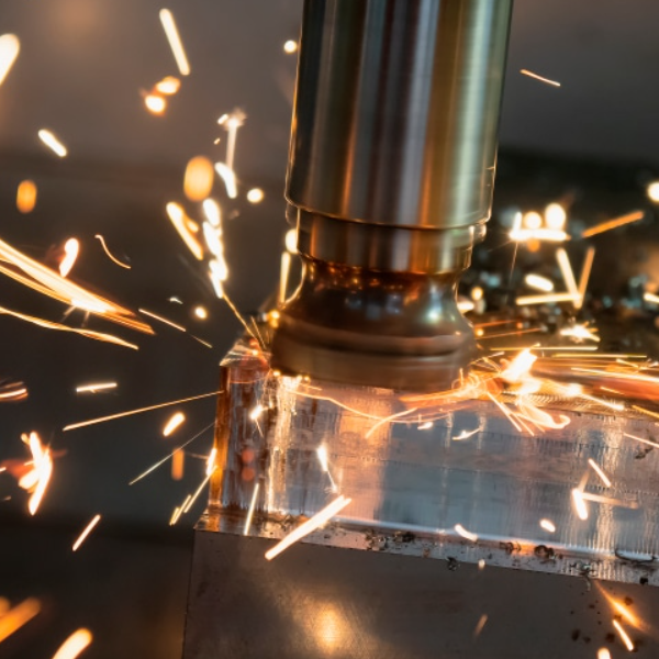 プロトタイプから生産まで：CNCミリングとターニングを伴うエンドツーエンドのカスタムパーツソリューション